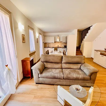 Casa Biba Lägenhet Torri Del Benaco